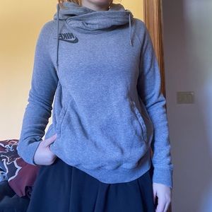 Nike sweatshirt // grey